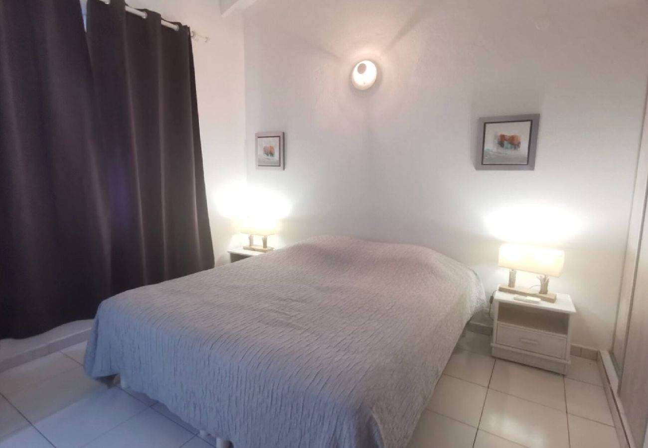 Villa in Sainte-Anne - Villa Sainte anne Ref G169A 5ch vue piscine plage