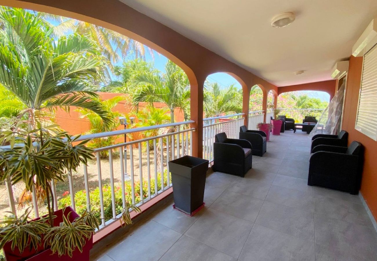Villa in Le Gosier - Villa Sainte Anne ref G112A 5ch piscine 100m plage