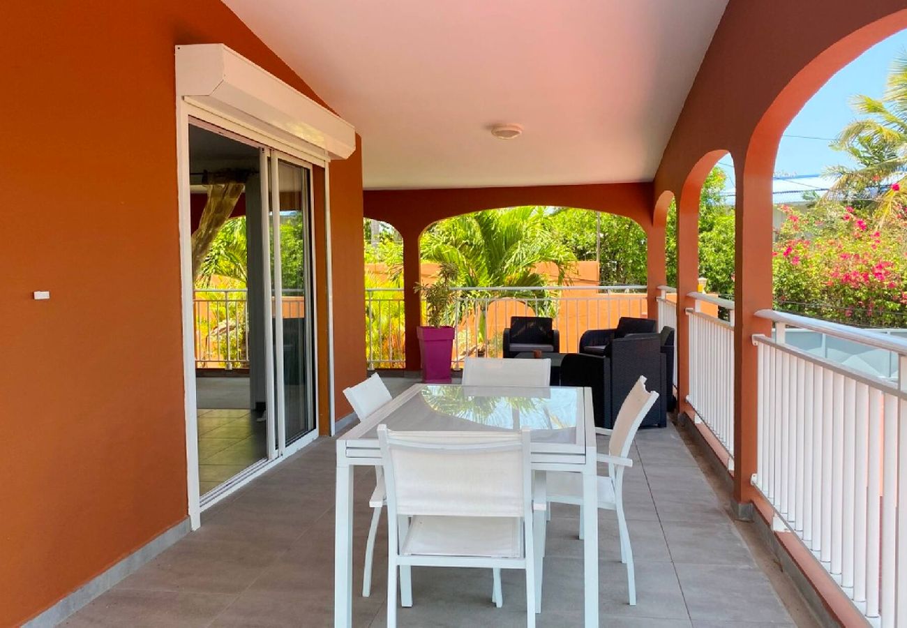 Villa in Le Gosier - Villa Sainte Anne ref G112A 5ch piscine 100m plage