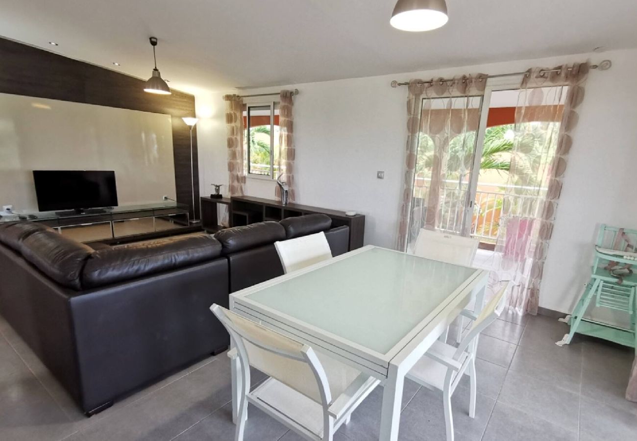 Villa in Le Gosier - Villa Sainte Anne ref G112A 5ch piscine 100m plage