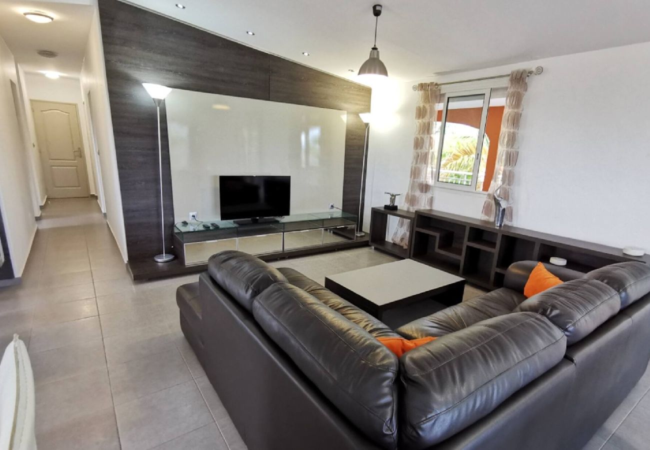 Villa in Le Gosier - Villa Sainte Anne ref G112A 5ch piscine 100m plage