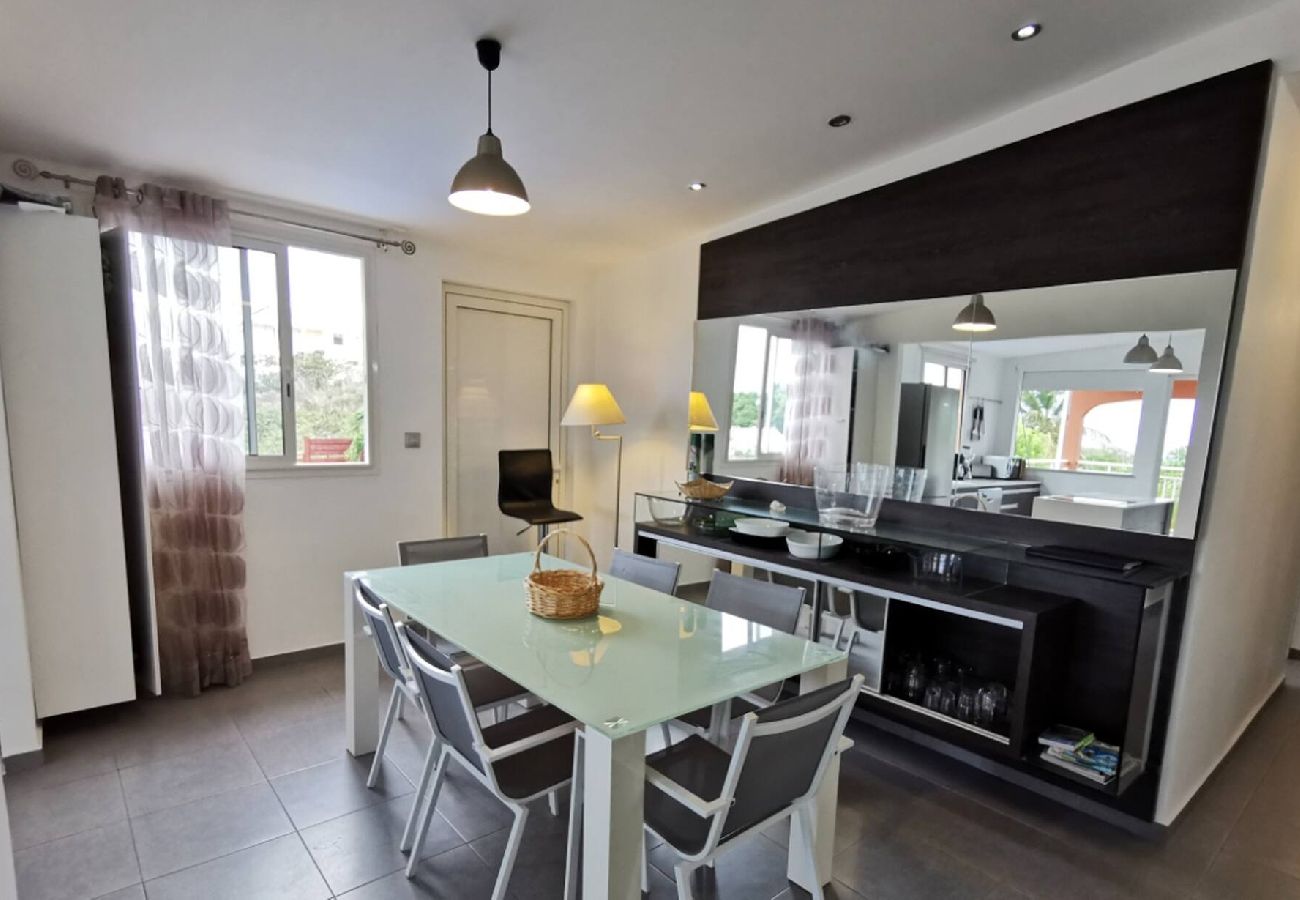 Villa in Le Gosier - Villa Sainte Anne ref G112A 5ch piscine 100m plage