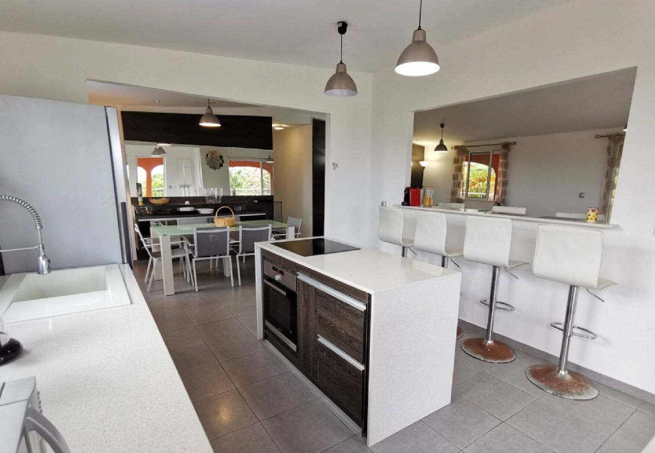 Villa in Le Gosier - Villa Sainte Anne ref G112A 5ch piscine 100m plage