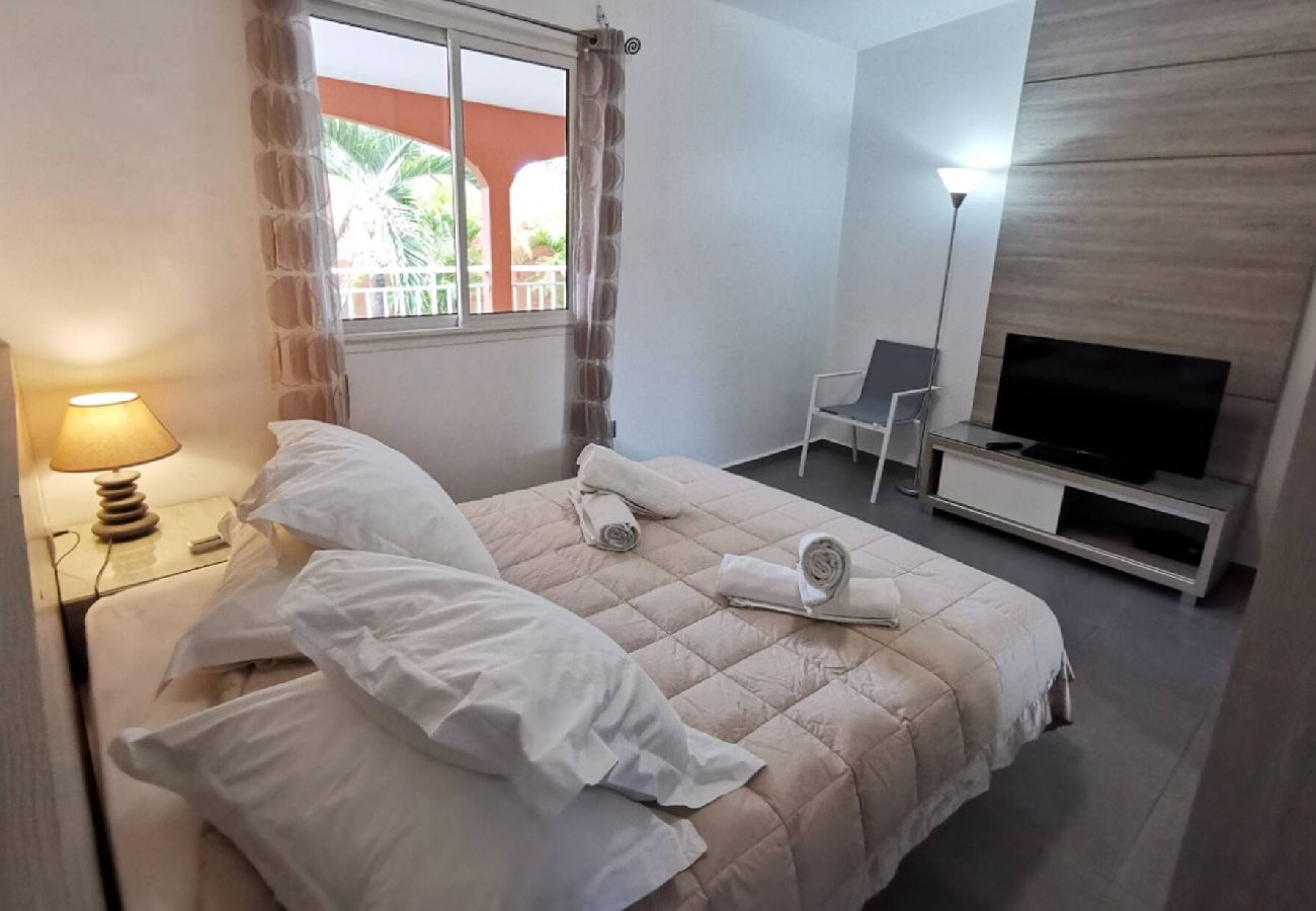 Villa in Le Gosier - Villa Sainte Anne ref G112A 5ch piscine 100m plage