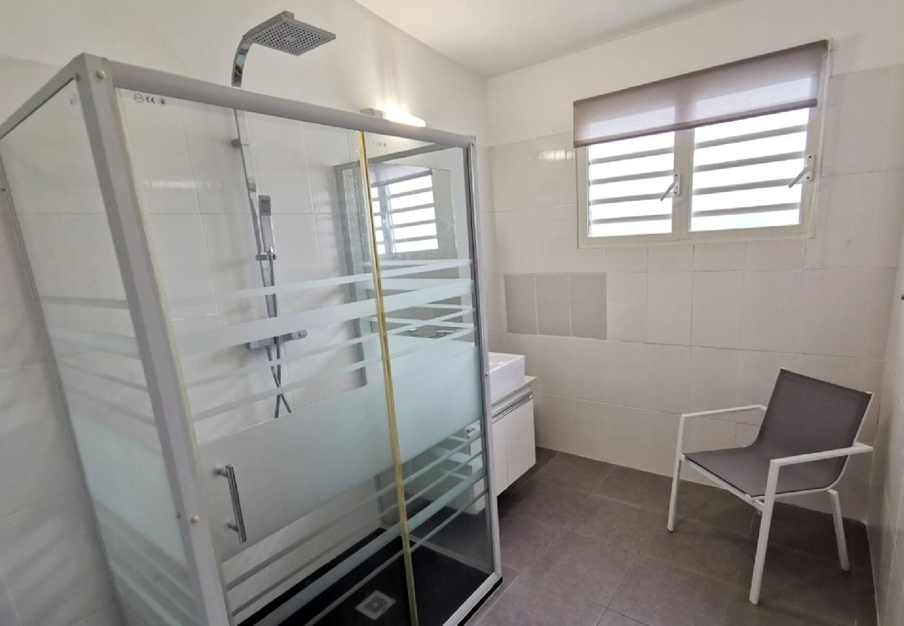 Villa in Le Gosier - Villa Sainte Anne ref G112A 5ch piscine 100m plage