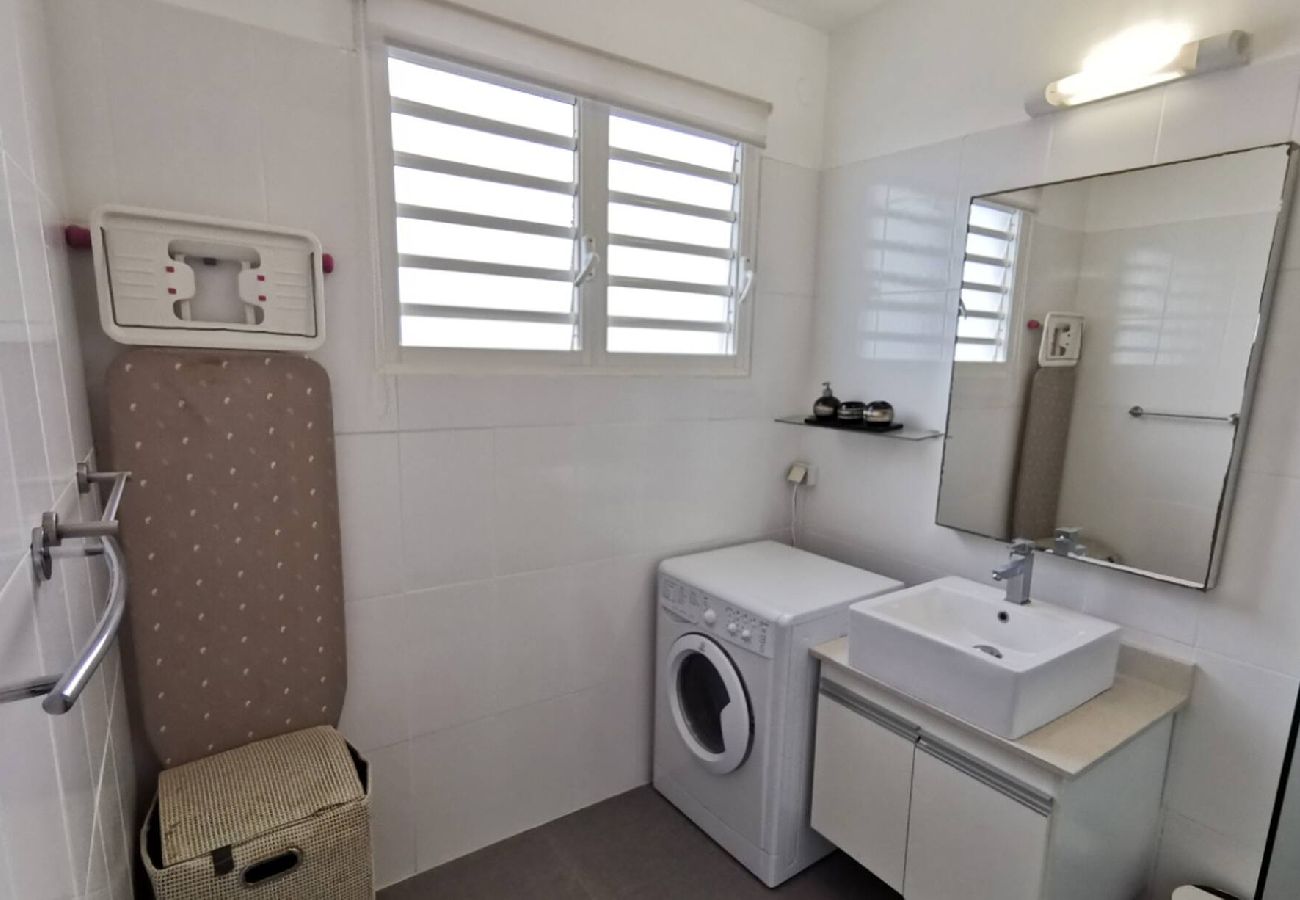Villa in Le Gosier - Villa Sainte Anne ref G112A 5ch piscine 100m plage