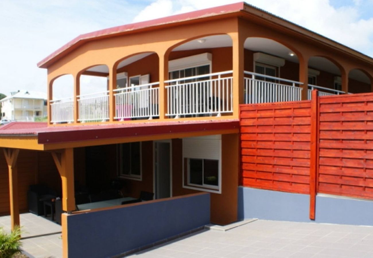 Villa in Le Gosier - Villa Sainte Anne ref G112A 5ch piscine 100m plage