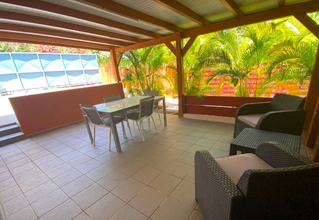Villa in Le Gosier - Villa Sainte Anne ref G112A 5ch piscine 100m plage