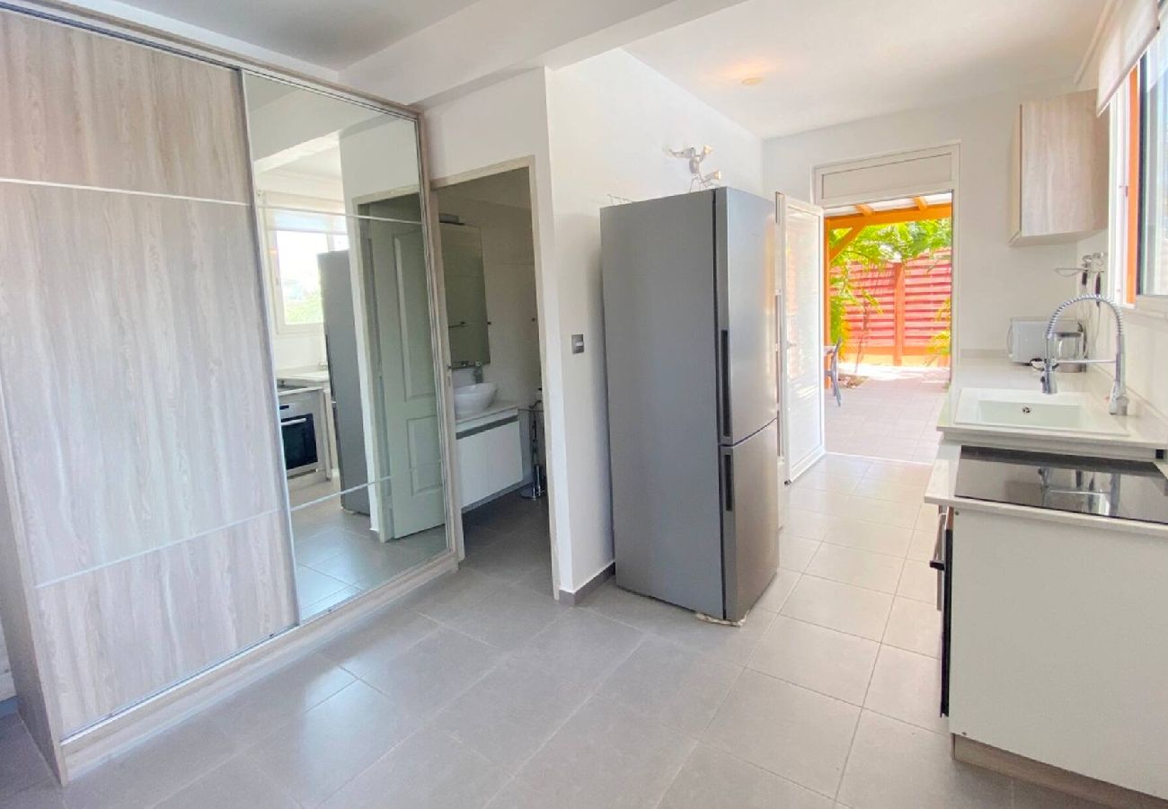 Villa in Le Gosier - Villa Sainte Anne ref G112A 5ch piscine 100m plage