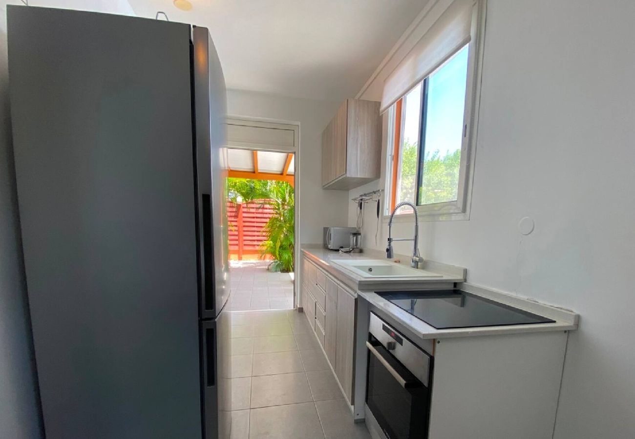 Villa in Le Gosier - Villa Sainte Anne ref G112A 5ch piscine 100m plage