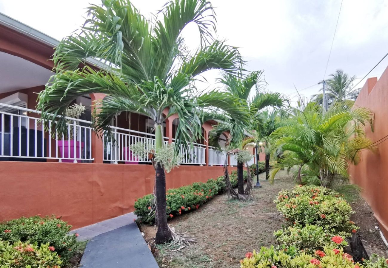Villa in Le Gosier - Villa Sainte Anne ref G112A 5ch piscine 100m plage