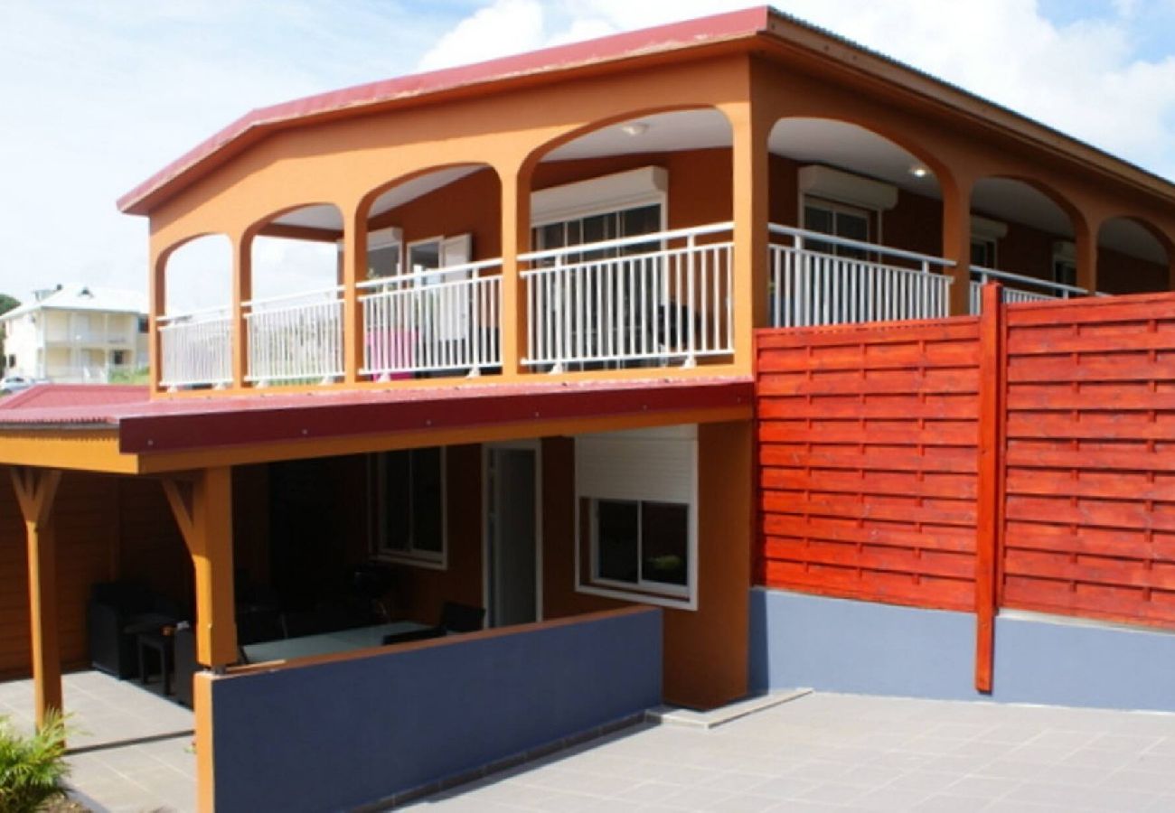 Villa in Le Gosier - Villa Sainte Anne ref G112A 5ch piscine 100m plage