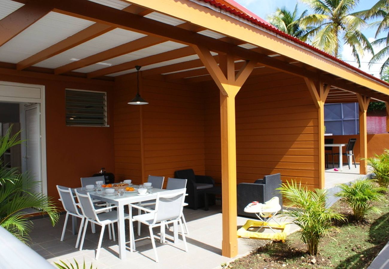 Villa in Le Gosier - Villa Sainte Anne ref G112A 5ch piscine 100m plage
