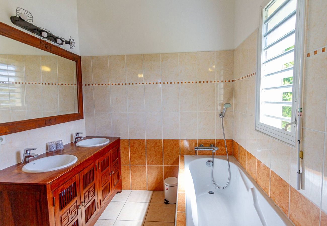 Villa in Deshaies - Villa à Deshaies G166A vue mer 3ch piscine