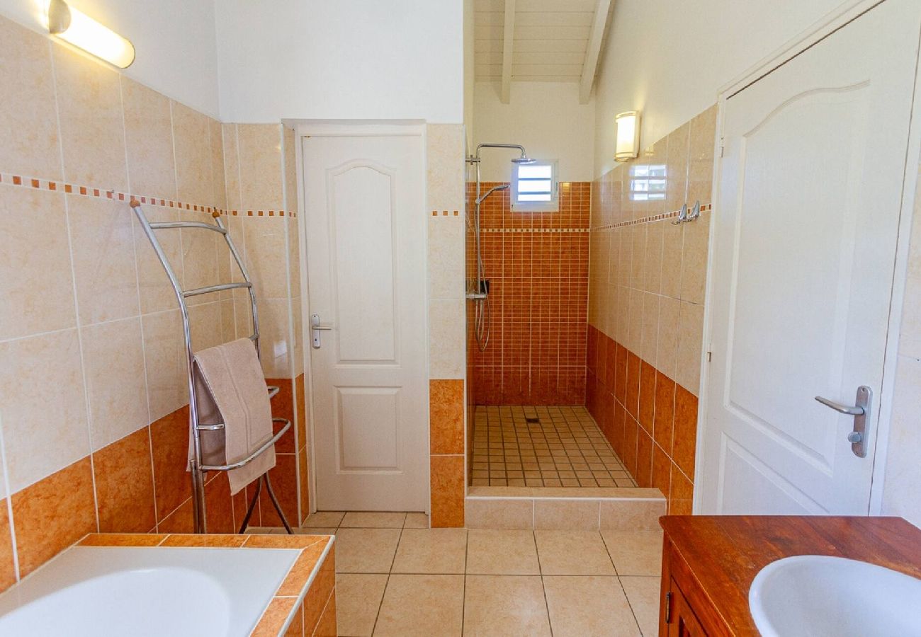 Villa in Deshaies - Villa à Deshaies G166A vue mer 3ch piscine