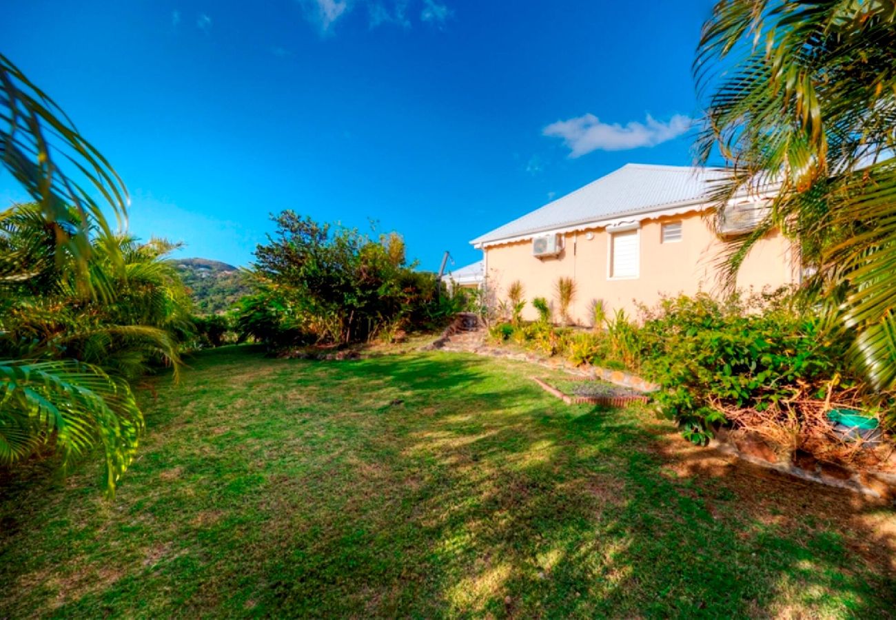 Villa in Deshaies - Villa à Deshaies G166A vue mer 3ch piscine
