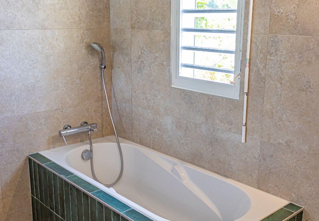 Villa in Deshaies - Villa à Deshaies G166A vue mer 3ch piscine