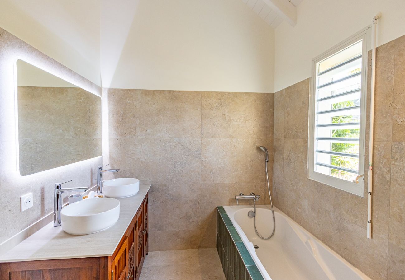 Villa in Deshaies - Villa à Deshaies G166A vue mer 3ch piscine