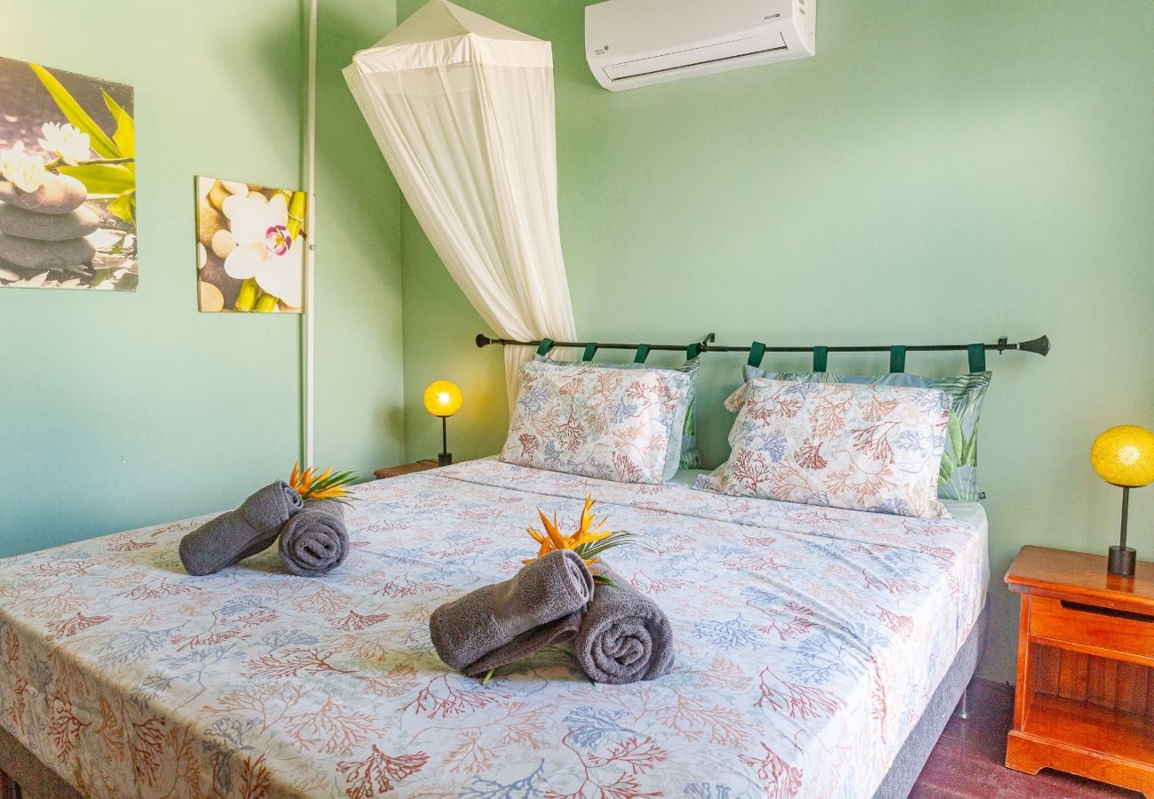 Villa in Deshaies - Villa à Deshaies G166A vue mer 3ch piscine