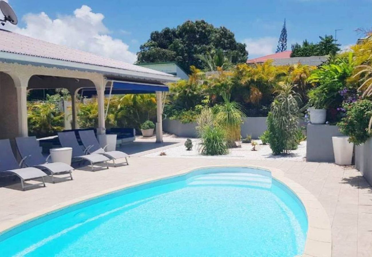 Villa in Sainte-Anne - Villa à Sainte Anne G104 3 ch piscine plage 600m