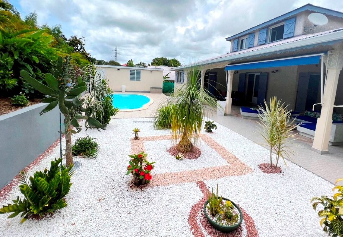 Villa in Sainte-Anne - Villa à Sainte Anne G104 3 ch piscine plage 600m