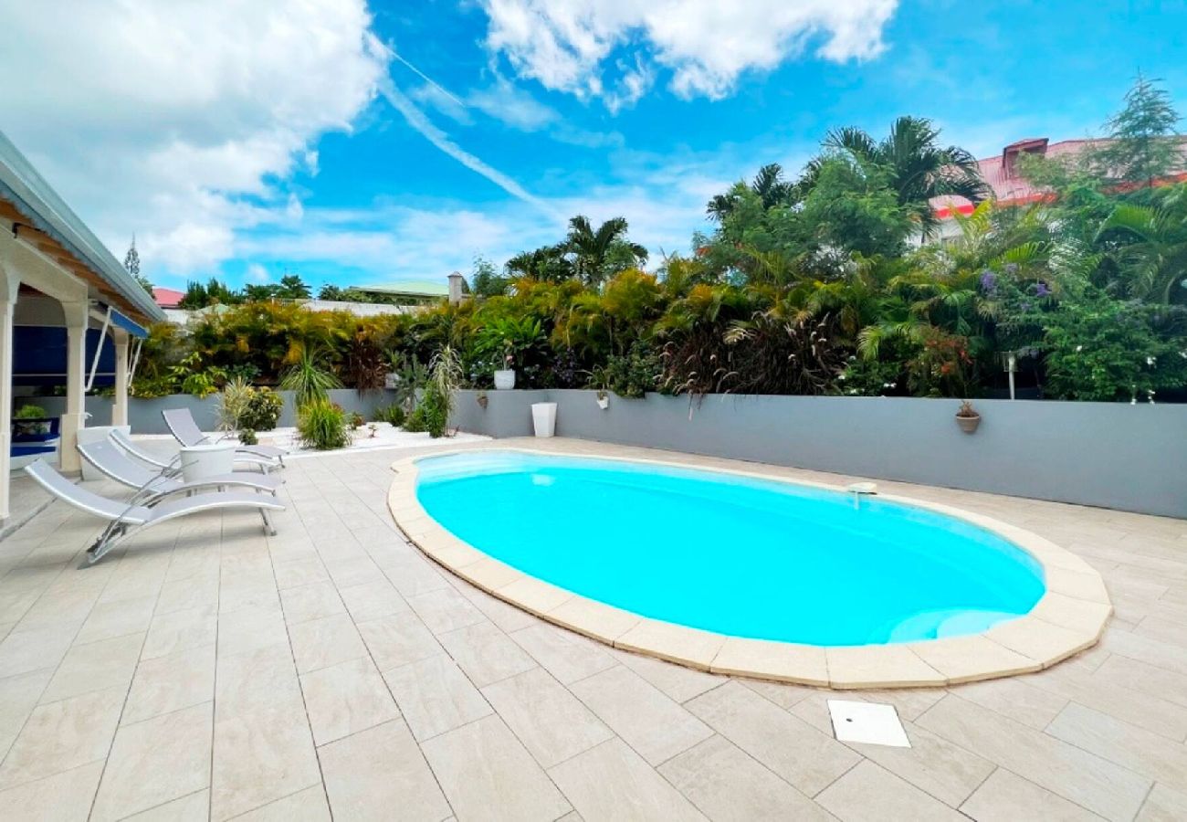 Villa in Sainte-Anne - Villa à Sainte Anne G104 3 ch piscine plage 600m