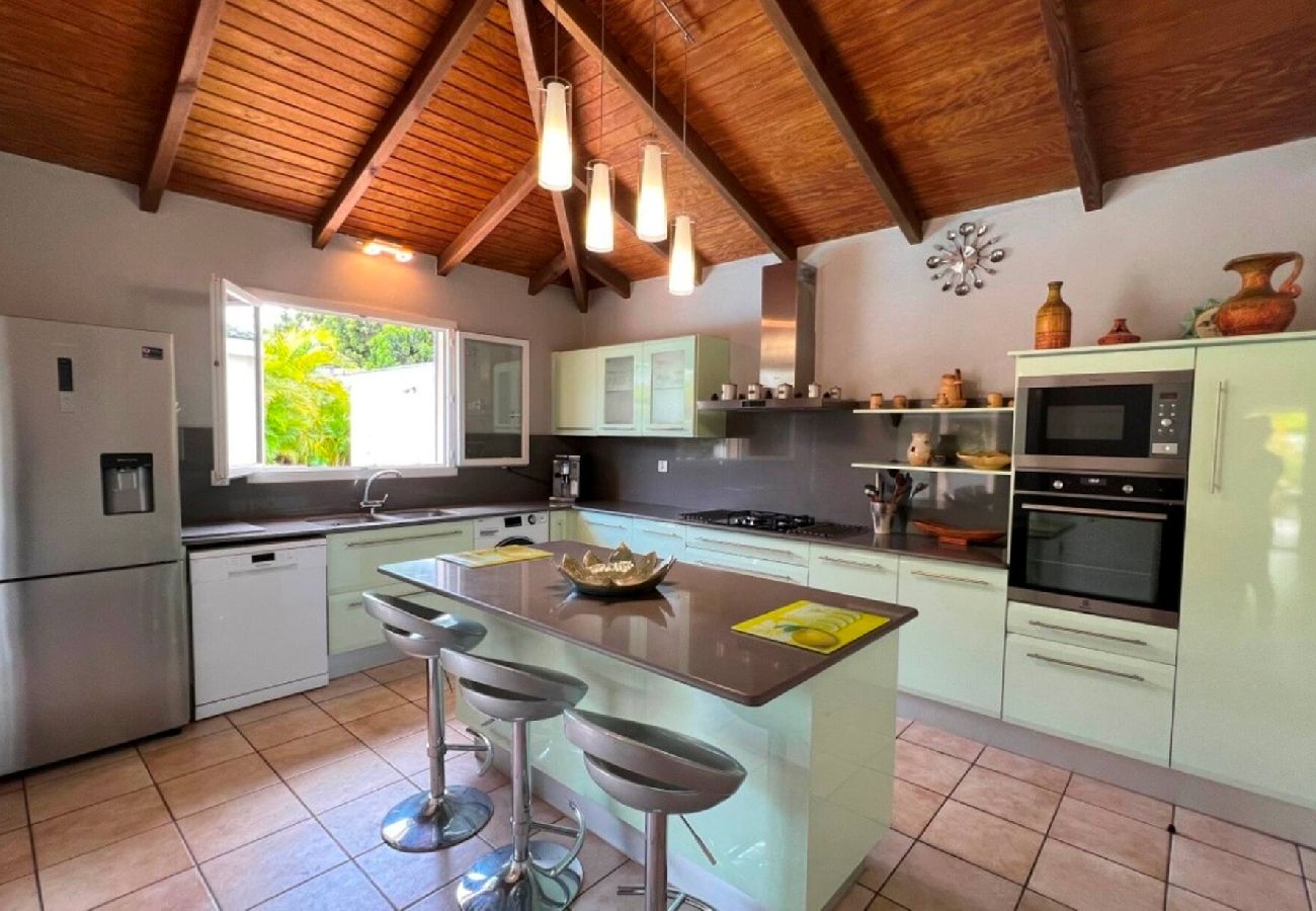 Villa in Sainte-Anne - Villa à Sainte Anne G104 3 ch piscine plage 600m
