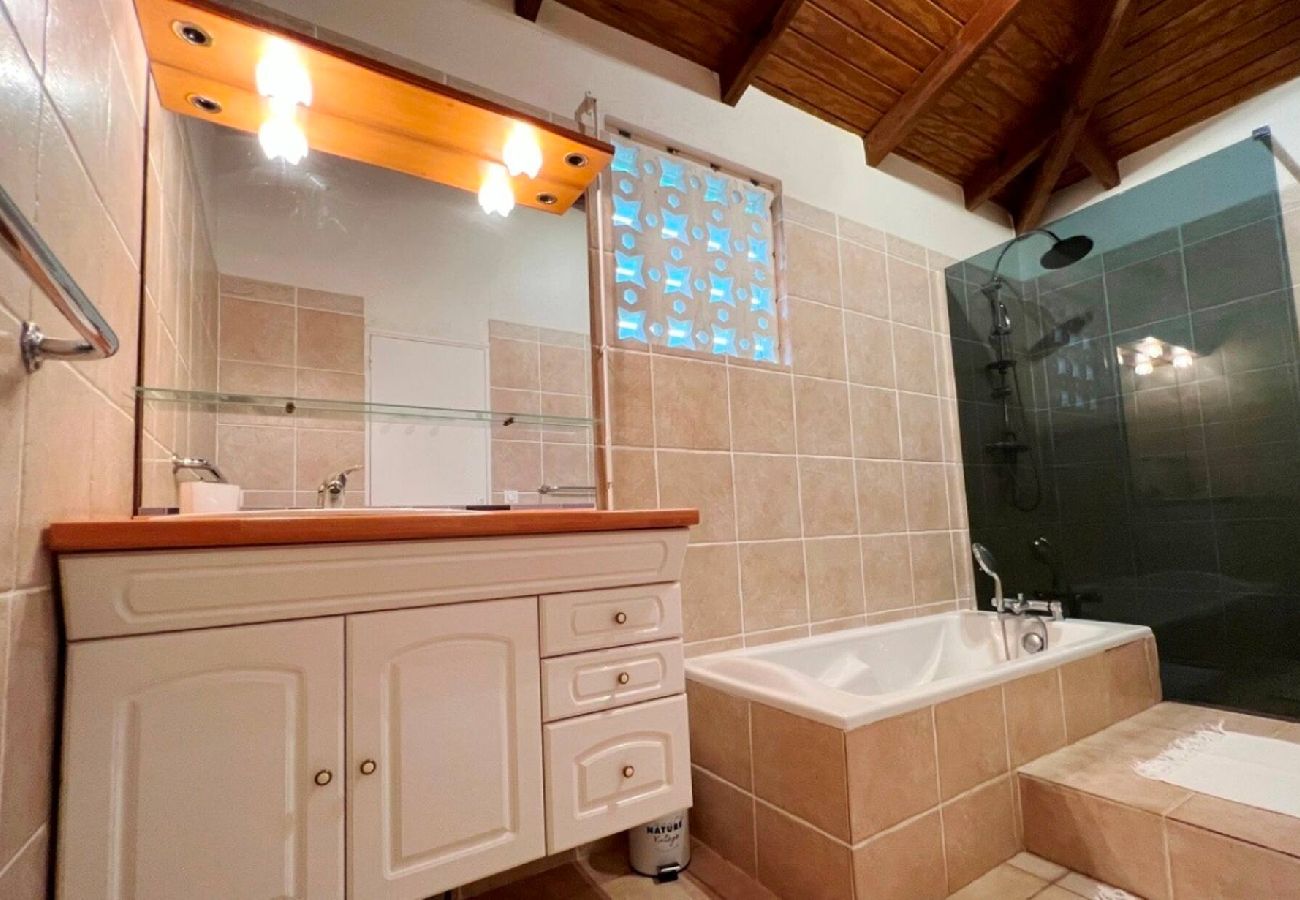 Villa in Sainte-Anne - Villa à Sainte Anne G104 3 ch piscine plage 600m