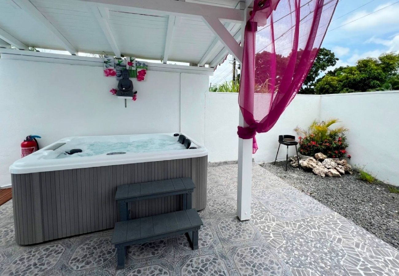 Villa in Saint-François - Villa Saint François G009 2 chambres piscine spa