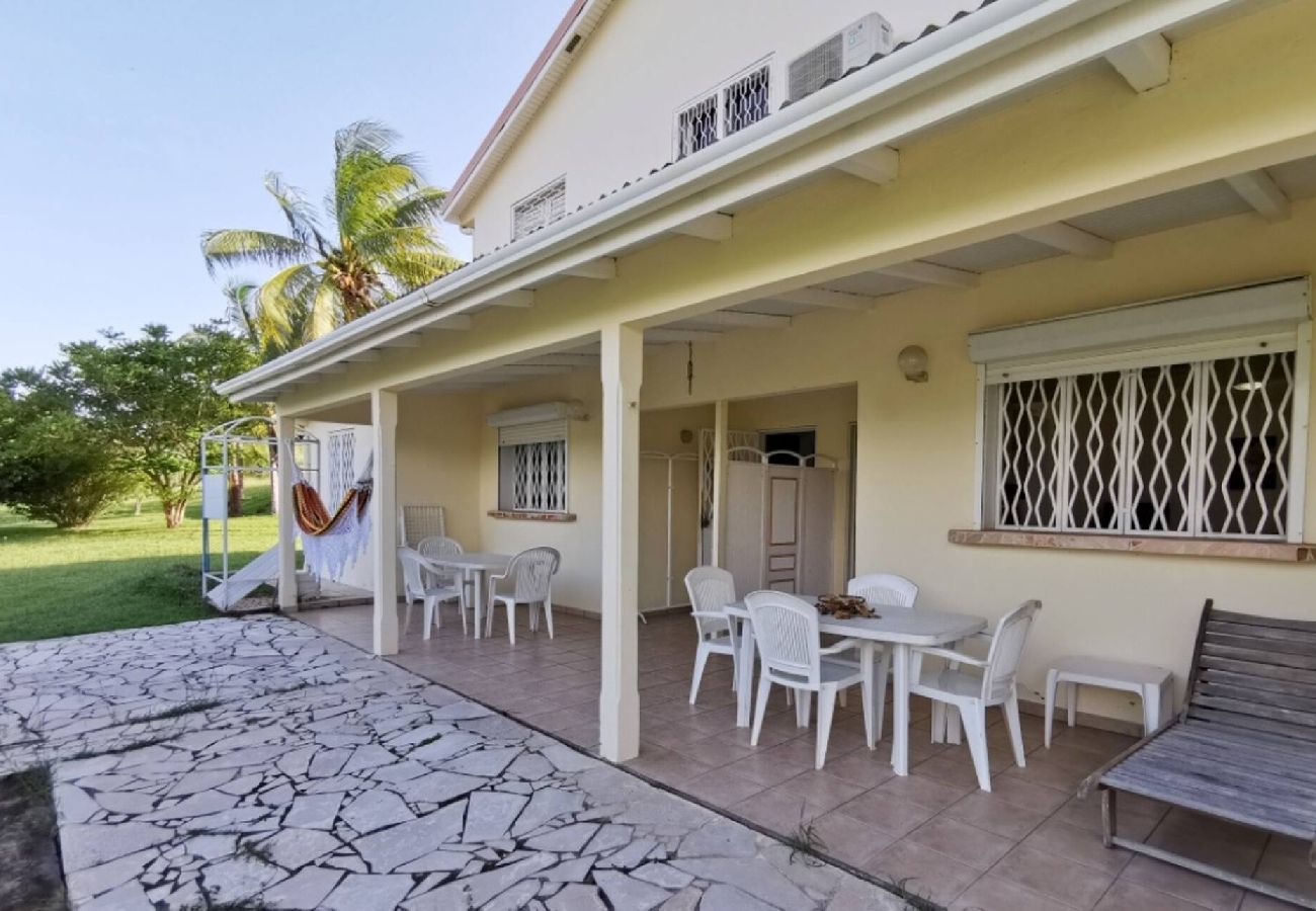 Villa in Sainte-Anne - Villa à Sainte Anne Ref M055 3ch piscine + 2appts