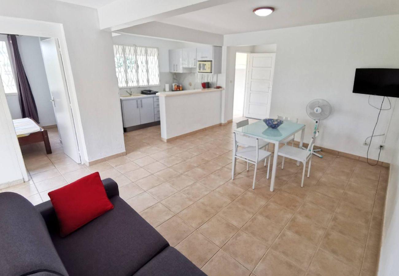 Villa in Sainte-Anne - Villa à Sainte Anne Ref M055 3ch piscine + 2appts