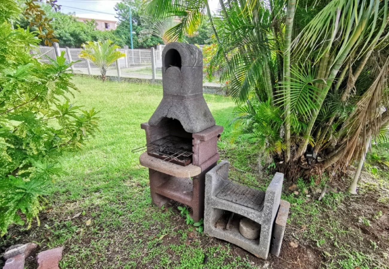 Villa in Sainte-Anne - Villa à Sainte Anne Ref M055 3ch piscine + 2appts