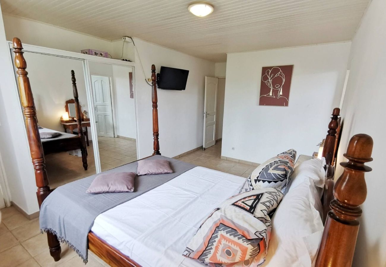 Villa in Sainte-Anne - Villa à Sainte Anne Ref M055 3ch piscine + 2appts