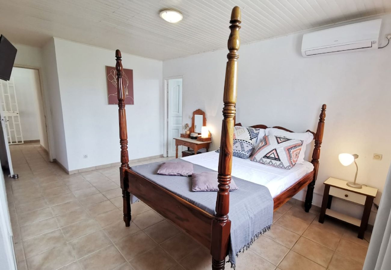 Villa in Sainte-Anne - Villa à Sainte Anne Ref M055 3ch piscine + 2appts