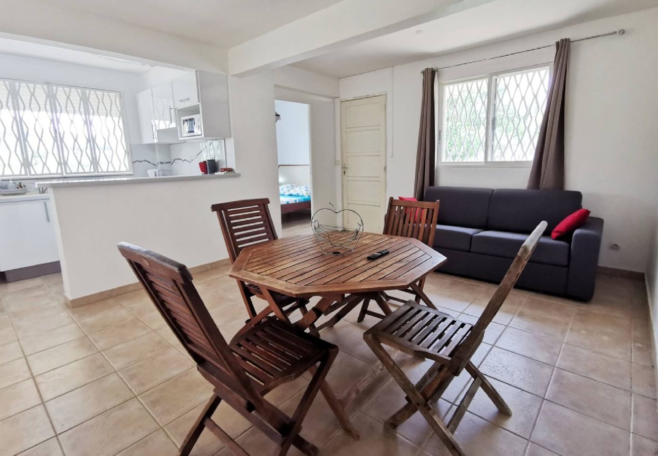 Villa in Sainte-Anne - Villa à Sainte Anne Ref M055 3ch piscine + 2appts