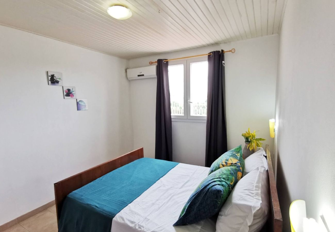 Villa in Sainte-Anne - Villa à Sainte Anne Ref M055 3ch piscine + 2appts