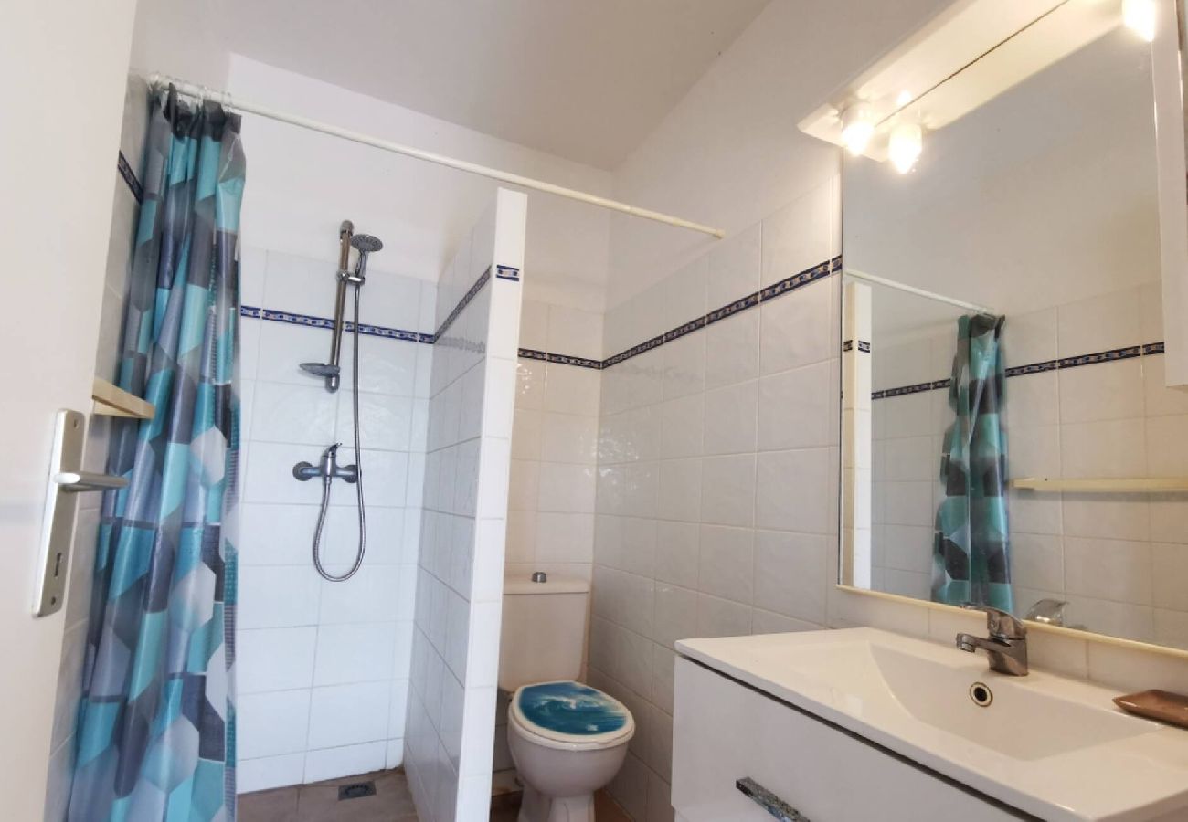 Villa in Sainte-Anne - Villa à Sainte Anne Ref M055 3ch piscine + 2appts