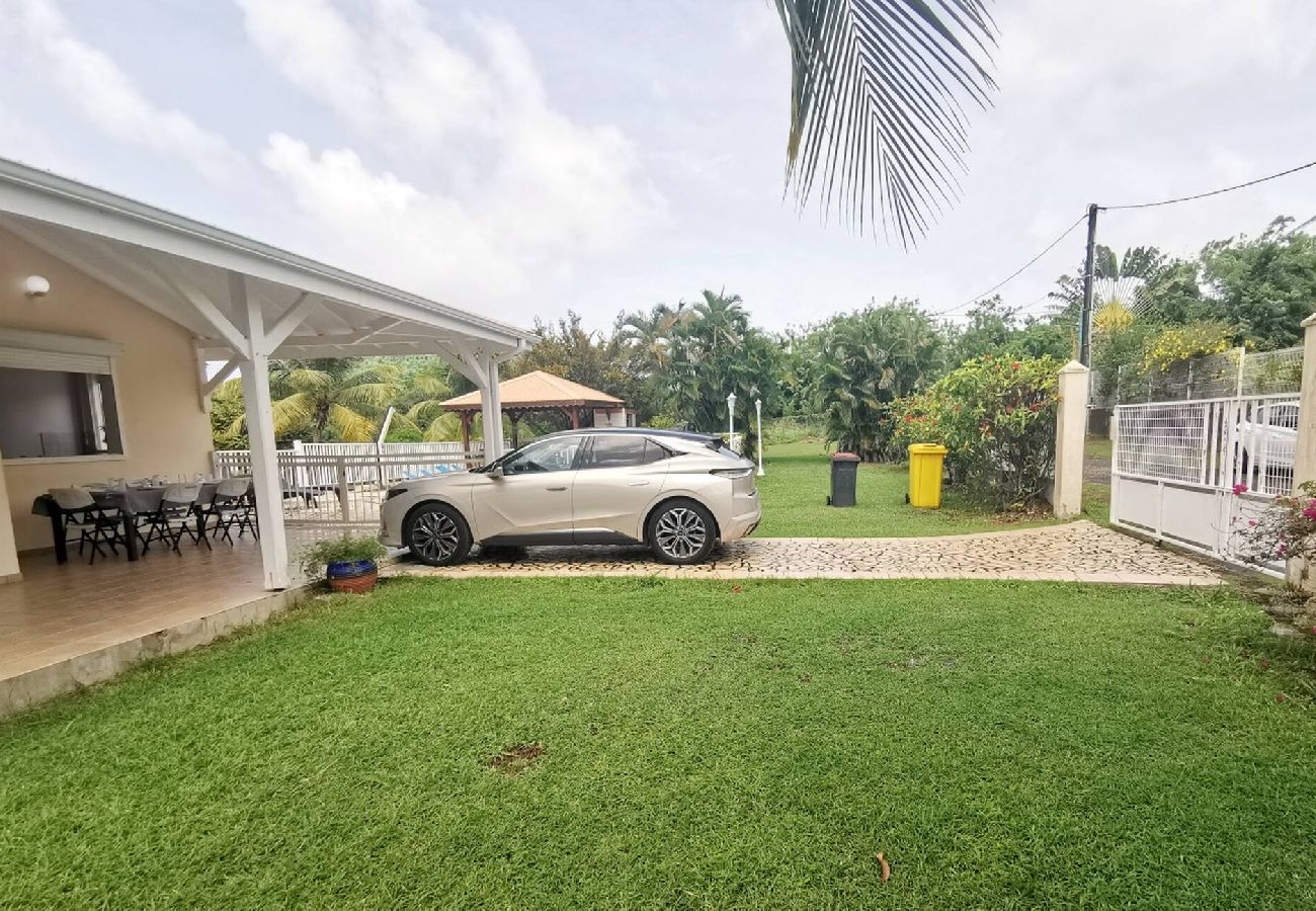 Villa in Sainte-Anne - Villa à Sainte Anne Ref M055 3ch piscine + 2appts