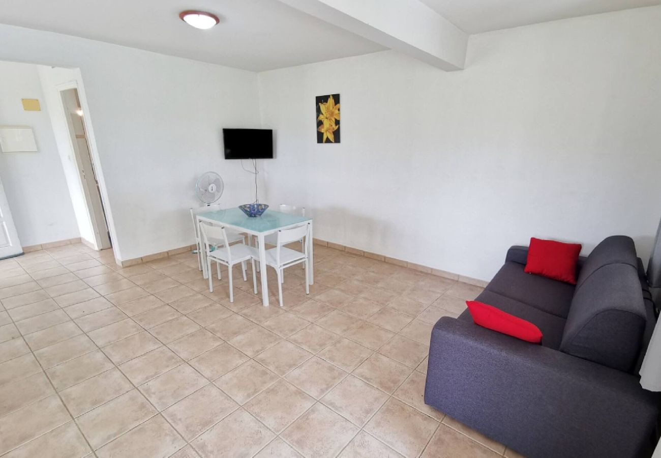 Villa in Sainte-Anne - Villa à Sainte Anne Ref M055 3ch piscine + 2appts