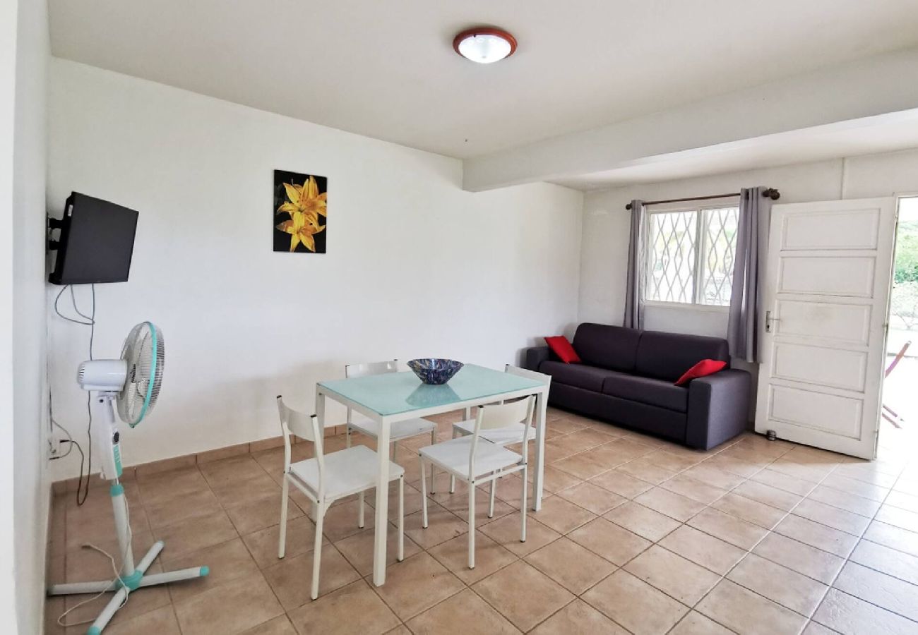 Villa in Sainte-Anne - Villa à Sainte Anne Ref M055 3ch piscine + 2appts