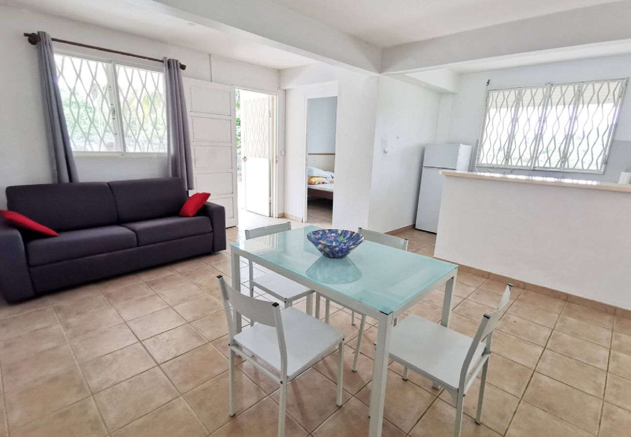 Villa in Sainte-Anne - Villa à Sainte Anne Ref M055 3ch piscine + 2appts