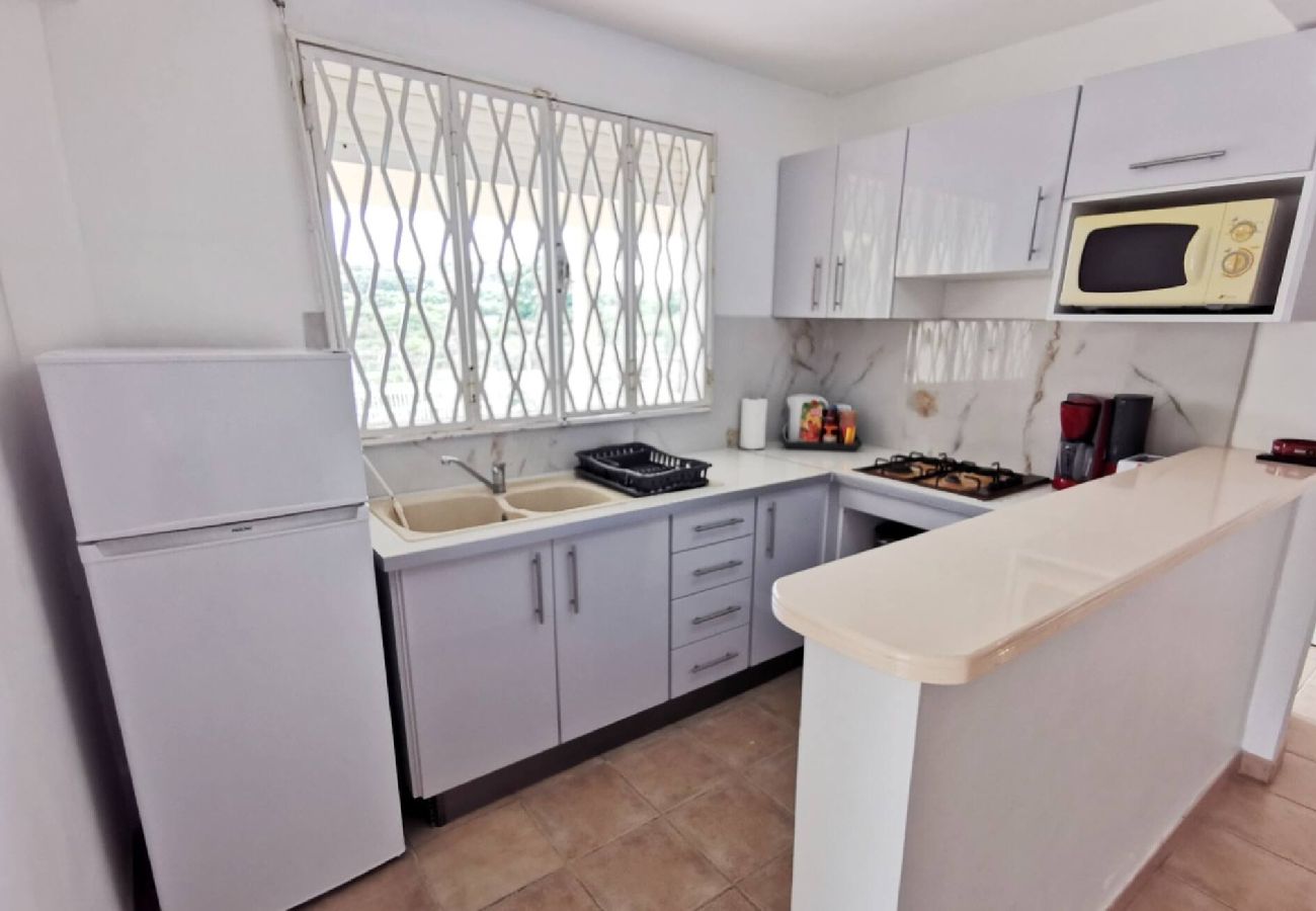 Villa in Sainte-Anne - Villa à Sainte Anne Ref M055 3ch piscine + 2appts