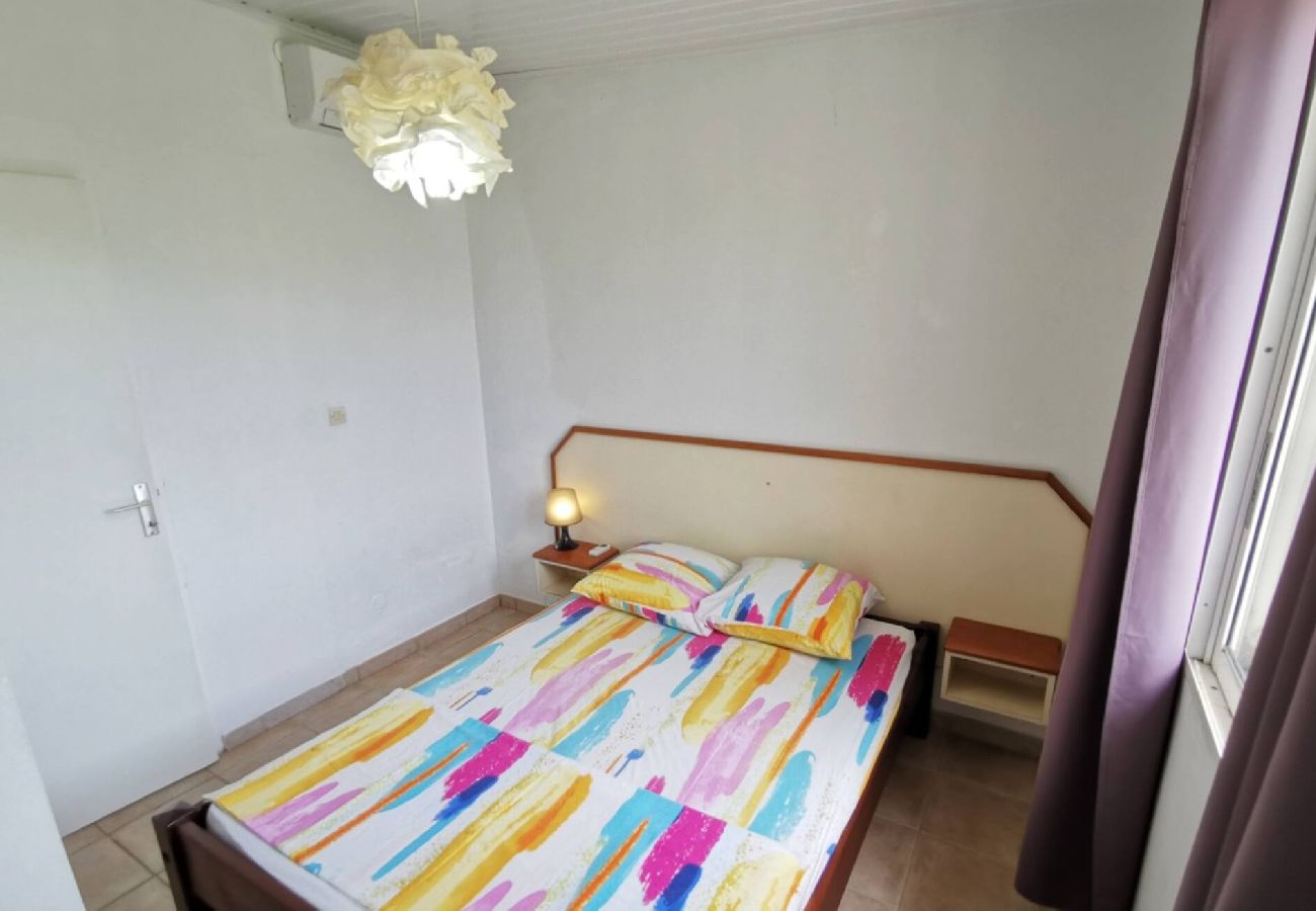 Villa in Sainte-Anne - Villa à Sainte Anne Ref M055 3ch piscine + 2appts
