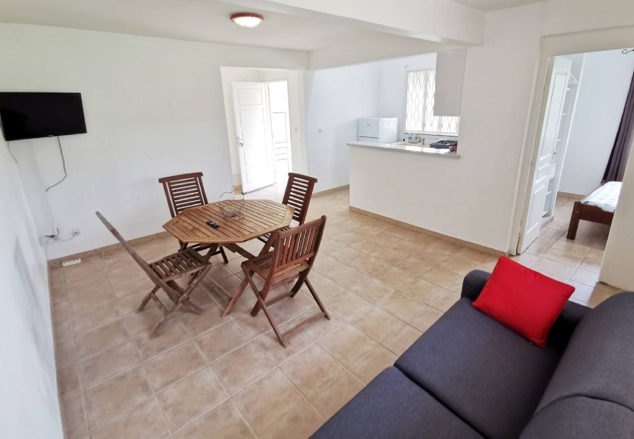 Villa in Sainte-Anne - Villa à Sainte Anne Ref M055 3ch piscine + 2appts