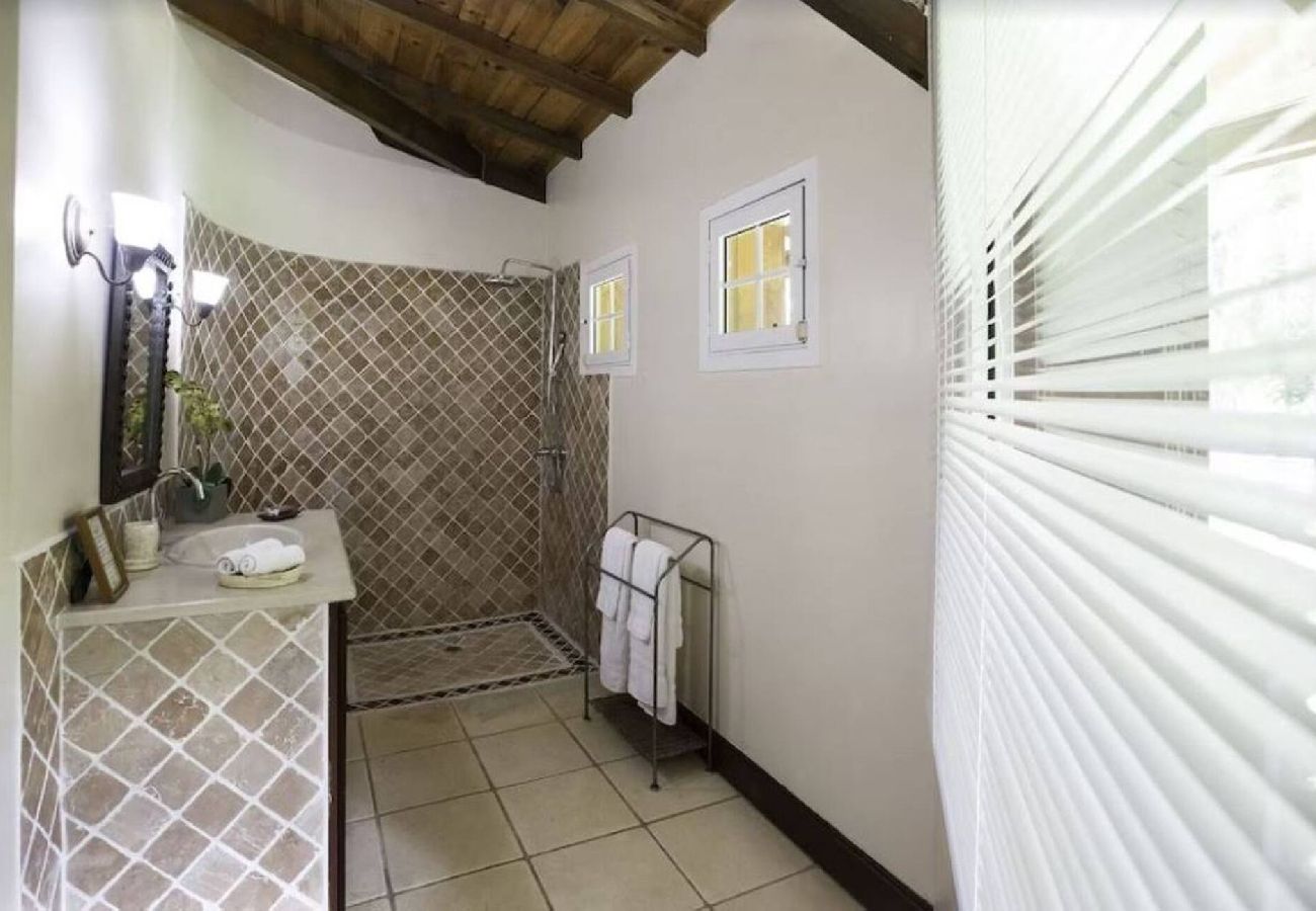 Villa in Deshaies - Villa à Deshaies G166D 2 chambres piscine vue mer