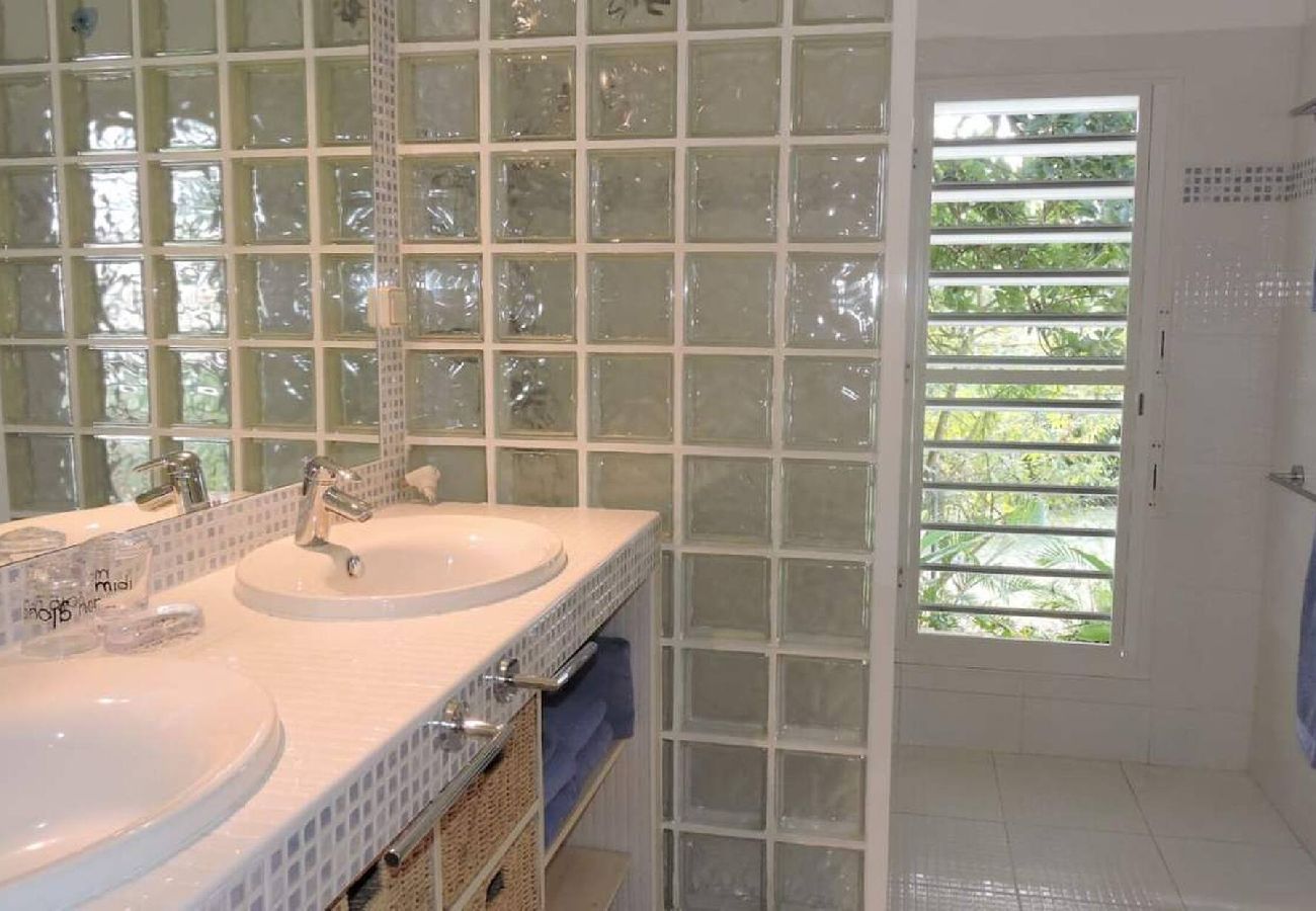 Villa in Sainte-Anne - Villa à Sainte Anne G135D - 3 ch piscine 7 pers