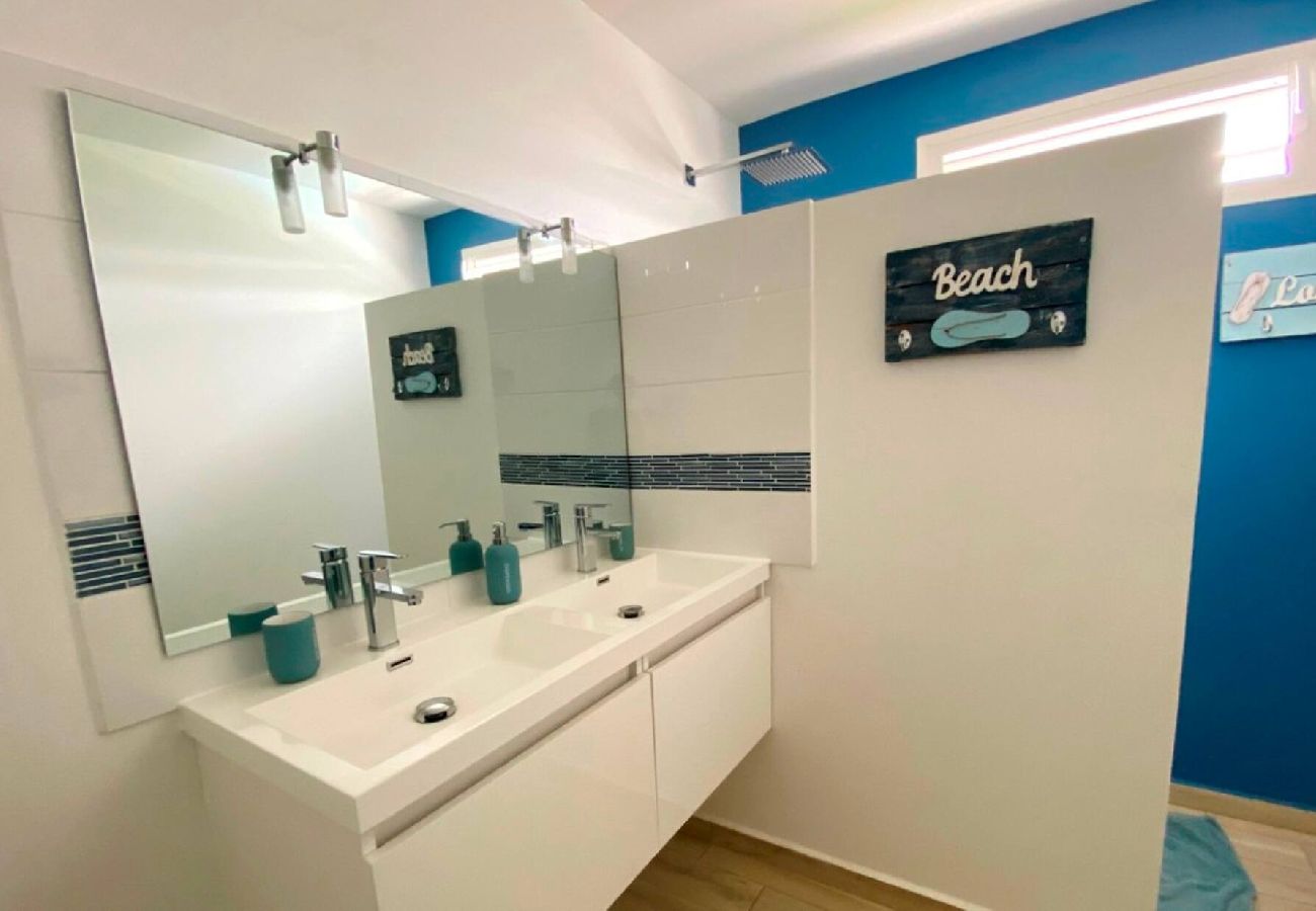 Villa in Le Gosier - Villa Gosier ref G111A 3ch 6 pers piscine