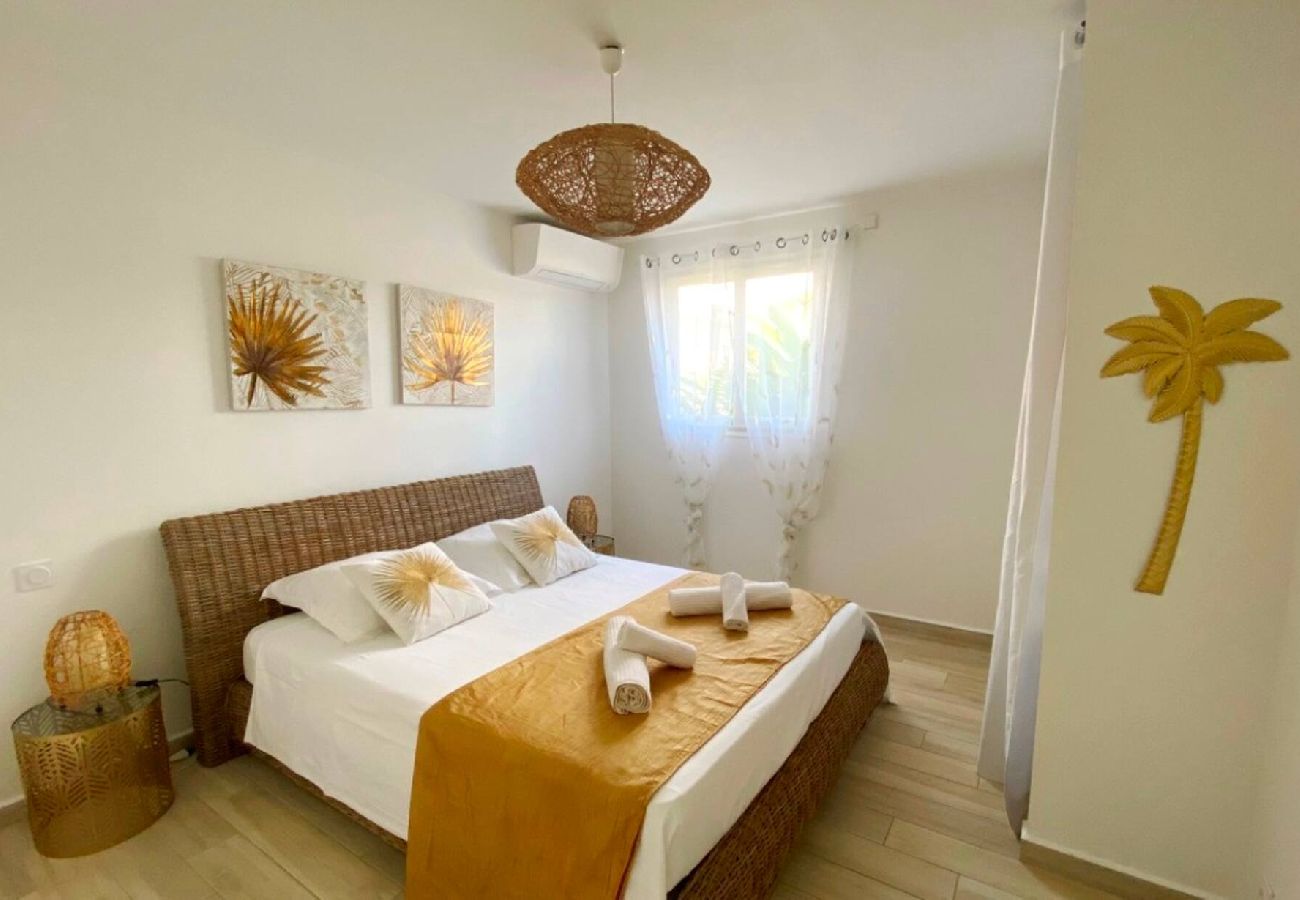 Villa in Le Gosier - Villa Gosier ref G111A 3ch 6 pers piscine