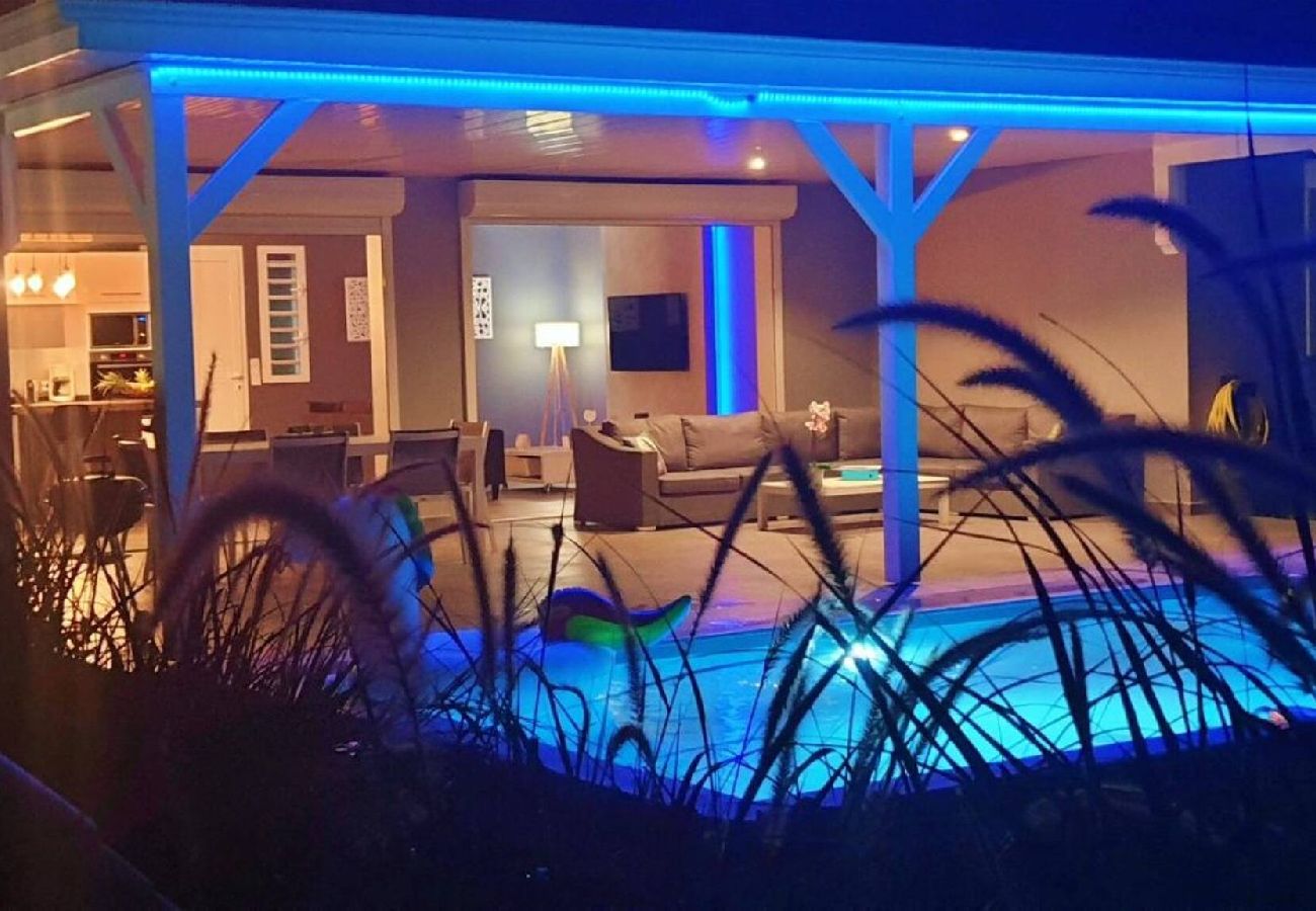 Villa in Le Gosier - Villa Gosier ref G111A 3ch 6 pers piscine