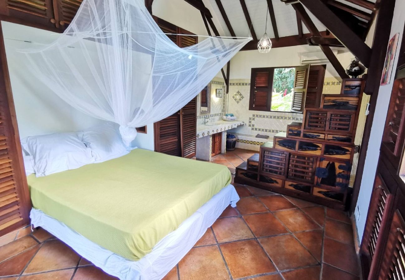 Villa in Deshaies - Villa à Deshaies G199 vue mer 11 pers piscine